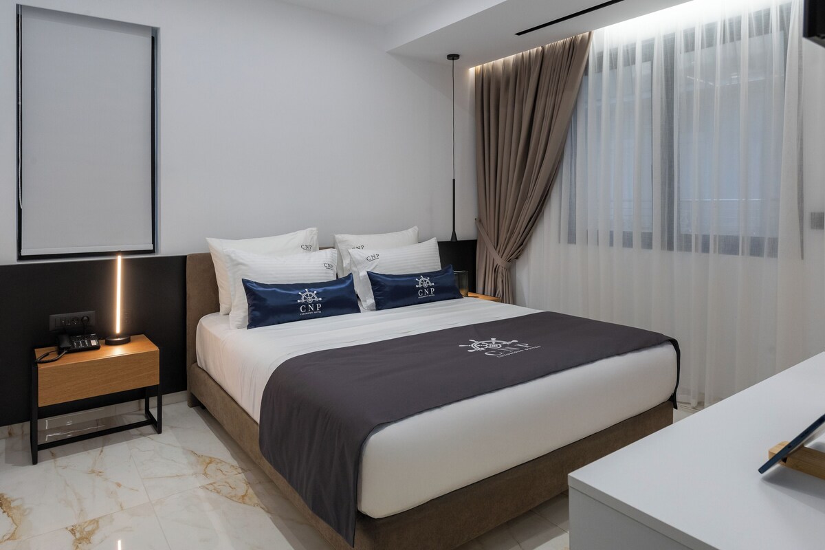 Luxe beddengoed, bedden met traagschuimmatras, een minibar