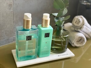 Comfort-Doppelzimmer, Blick auf den Innenhof | Kostenloses WLAN