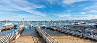 Prime Newport Location | Bay Access + Walk to Fun Zone & Dining | Edgewater C