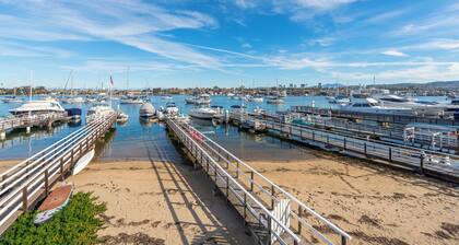 Cozy Studio by the Bay | Dock Access & Steps from Newport Hotspots