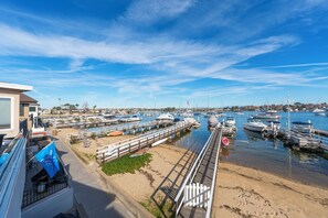 Marina - Cozy Studio by the Bay | Dock Access & Steps from Newport Hotspots (Newport Beach)