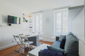 Apartment | Living area - Charming Apartment-1br-3p-ternes (Paris)
