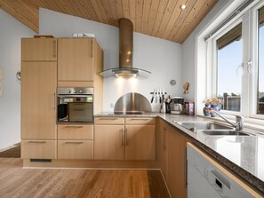 Fridge, microwave, dishwasher, cookware/dishes/utensils