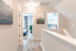 4 Schlafzimmer, Schreibtisch, Bügeleisen/Bügelbrett, Reisekinderbett