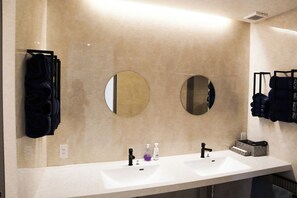 風筒、提供毛巾、番梘、洗頭水