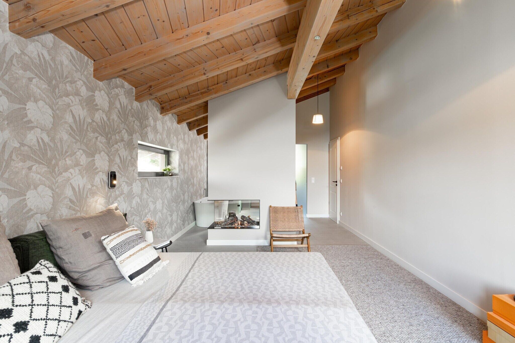 5 bedrooms, iron/ironing board, free WiFi