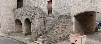 Caussenarde stone house