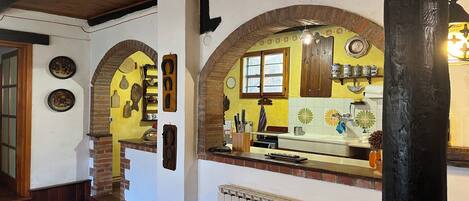 Family Chalet, 4 Bedrooms, Mountainside (Baita Immersa Nel Verde) | Private kitchen