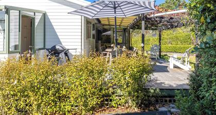 Tranquility Cottage - Central location – Walk to Beach & Town Centre