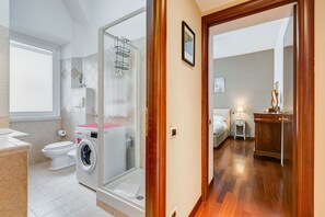 Shower, hair dryer, bidet, towels - Villa Riccio-Flaminio House (Roma)
