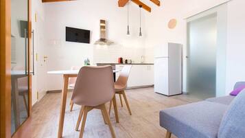 Apartment, 1 Bedroom, Smoking, Patio | Interior