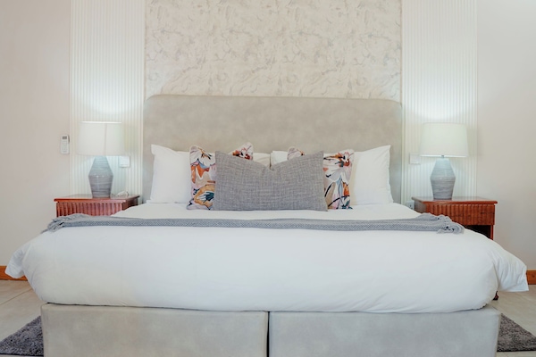 Chambre Simple Deluxe, non-fumeur | Restauration dans la chambre