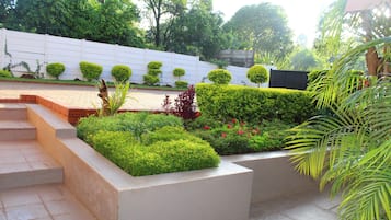 Vista frontal de la propiedad