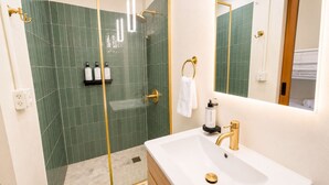 Habitación clásica con 2 camas individuales, baño privado | Baño