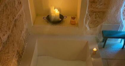 Luxury Suite with WiFi and AC in serene Ceglie Messapica
