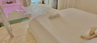 Luxury Suite with WiFi and AC in serene Ceglie Messapica