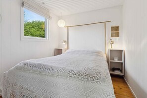 3 bedrooms, iron/ironing board, free WiFi