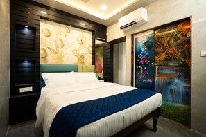 Quarto casal luxo | Escrivaninha, espaço de trabalho para notebook, Wi-Fi de cortesia