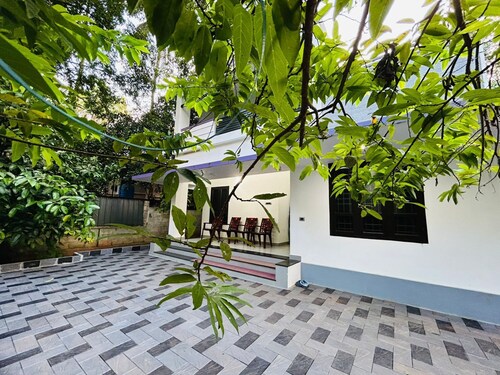 LICENCE TO CHILL HOMESTAY VILLA