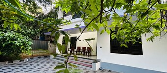 LICENCE TO CHILL HOMESTAY VILLA