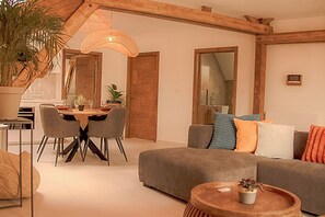 Smart TV - AP4 - 2 bedroom apartment Charleroi Airport (Charleroi)