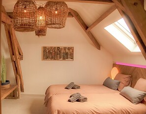 2 chambres, fer et planche à repasser, Wi-Fi, draps fournis