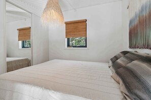 2 室のベッドルーム、アイロン / アイロン台、WiFi (無料)