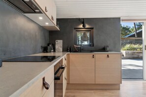 Fridge, microwave, oven, stovetop - Holiday home near the beach perfect for relaxing (Nexø)