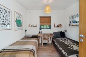 3 bedrooms, iron/ironing board, free WiFi