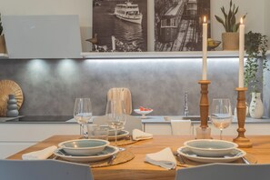 Huoneisto (1 Bedroom) | Yksityinen keittiö | Mikroaaltouuni, uuni, espressokone, vedenkeitin