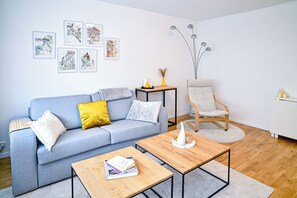 Apartment, 1 Bedroom | Living room | Books - Stylish Apartment in Heart of Basel (Basel)