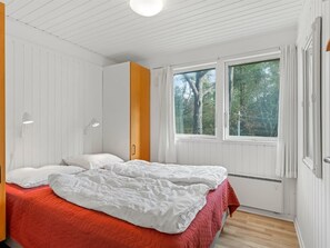 4 bedrooms, WiFi - "Poul" - 1.9km from the sea by Interhome (Blåvand)