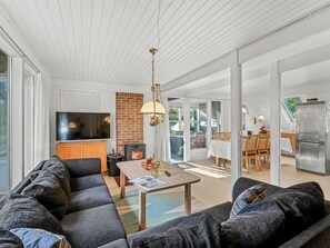 TV, fireplace - "Poul" - 1.9km from the sea by Interhome (Blåvand)