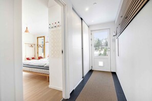 2 bedrooms, iron/ironing board, free WiFi, wheelchair access - VillaHou - Designer house hot tub in Hou (Hals)
