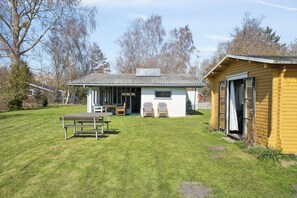 Outdoor dining - Cozy cottage near Bjerge Strand (Store Fuglede)