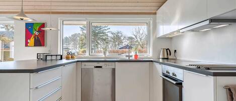 Køleskab, ovn, kogeplade, opvaskemaskine