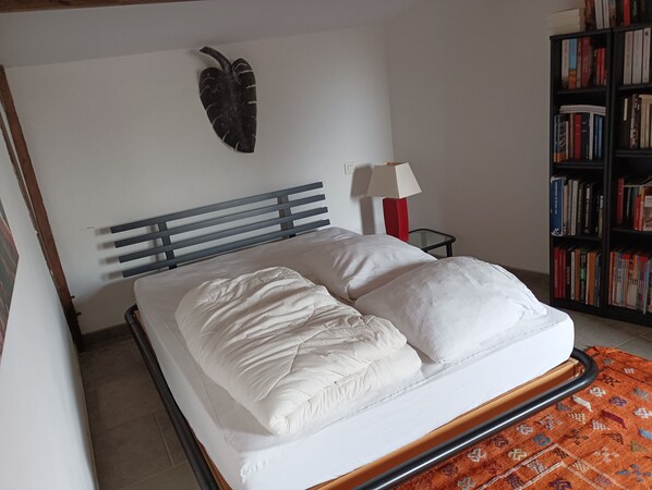 3 bedrooms, iron/ironing board, WiFi