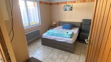 Fer et planche Ă repasser, Wi-Fi, draps fournis