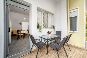 Outdoor dining - Plumeria Apartment (Rodos)