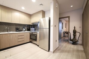 Fridge, microwave, oven, coffee/tea maker