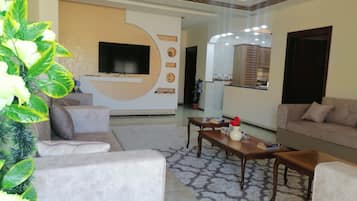 Deluxe House, Mountain View | Living area | Flat-screen TV, DVD player