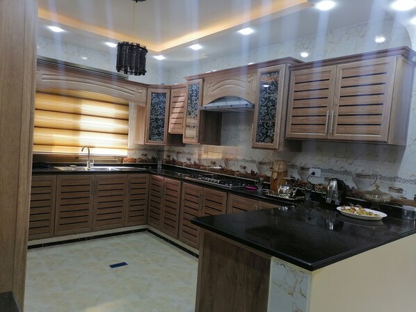 Casa luxo, vista para a montanha | Cozinha privada | Micro-ondas, fogão, cooktop, torradeira