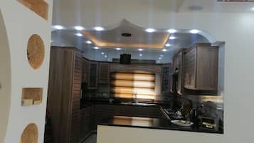 Deluxe House, Mountain View | Private kitchen | Microwave, oven, stovetop, toaster