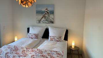 1 bedroom, WiFi (free), bed sheets