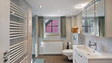 Dusch, hårtork och handdukar