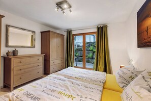 1 bedroom, free WiFi, bed sheets