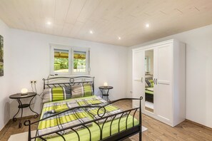 1 bedroom, free WiFi, bed sheets