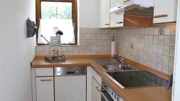 Refrigerador, horno, parrilla de estufa y lavavajillas