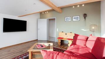 Fernseher, Tischtennisplatte