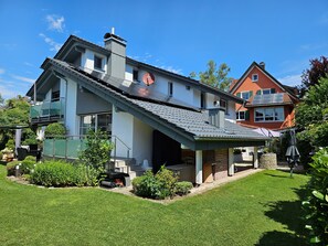 Exterior - Apartment 'Domizil Am Park' with Private Terrace, Shared Garden and Wi-Fi (Kressbronn am Bodensee)